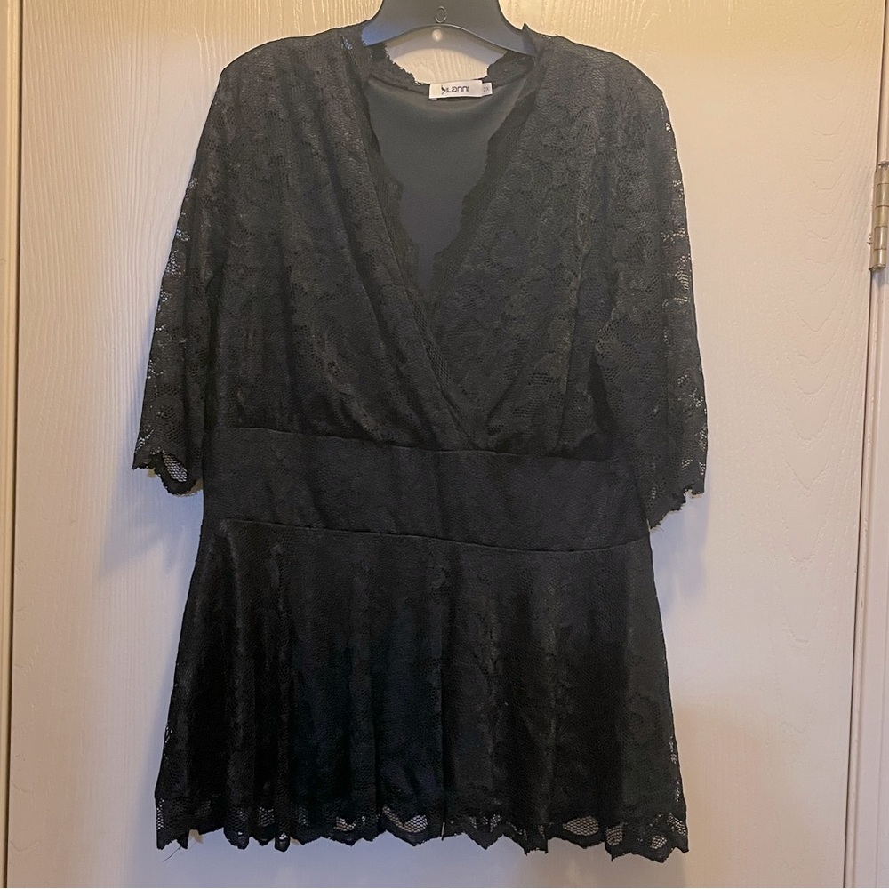 Ilanni Black Surplus Lace Knit Top with banded waist Size 2X.